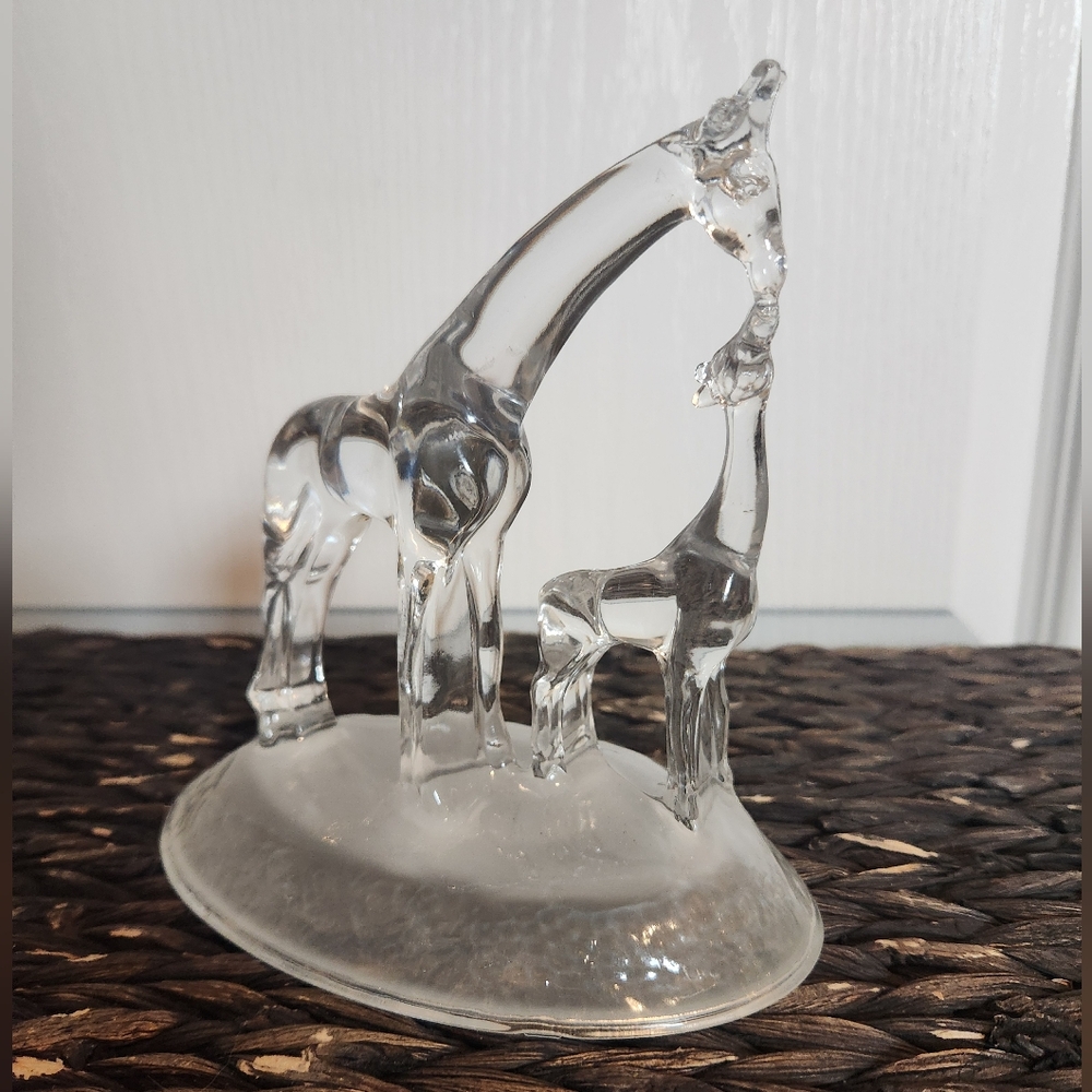 Vintage d’Arques 24% Lead Crystal France‎ Giraffe and Baby Figurine Frosted Base